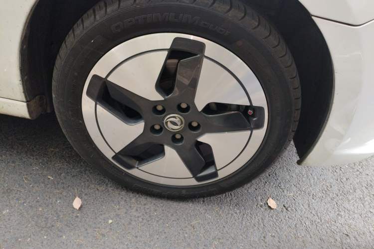 Used Dongfeng Aeolus E70 2021 Revised Version 360H Battery-Swap Edition Right Front Wheel Hub