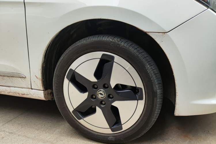 Used Dongfeng Aeolus E70 2021 Revised Version 500 Ultra-Comfort Edition Right Front Wheel Hub