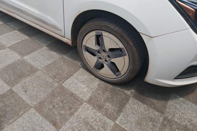 Used Dongfeng Aeolus E70 2021 Revised Version 2 500 Ultra-Comfort Edition Right Front Wheel Hub
