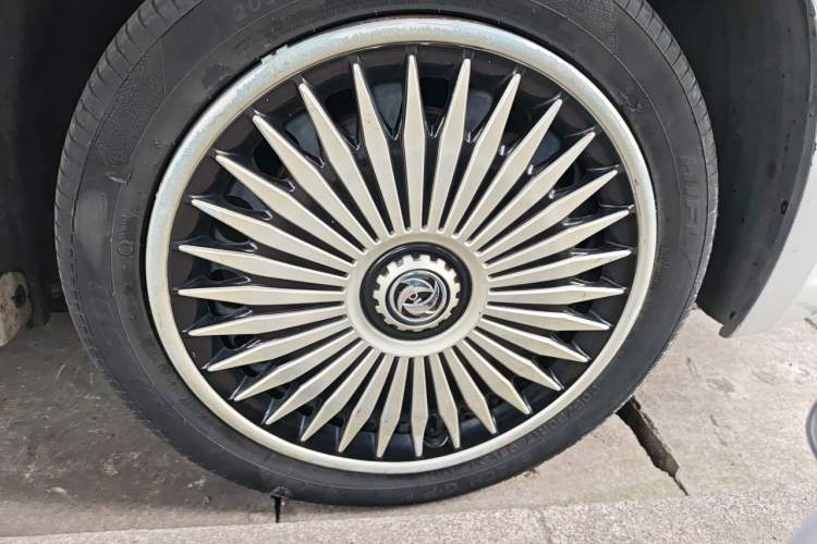 Used Dongfeng Aeolus E70 2021 Revised Version 3 500 Ultra-Comfort Edition Right Front Wheel Hub