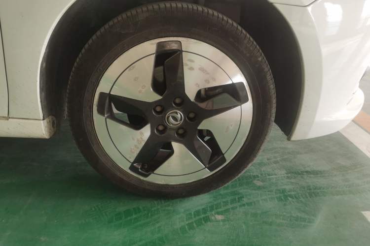 Used Dongfeng Aeolus E70 2021 Revised Version 3 500 Ultra-Comfort Edition Right Front Wheel Hub