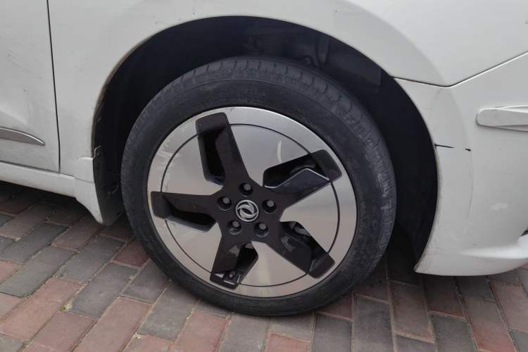 Used Dongfeng Aeolus E70 2021 Revised Version 500 Ultra-Comfort Edition Right Front Wheel Hub