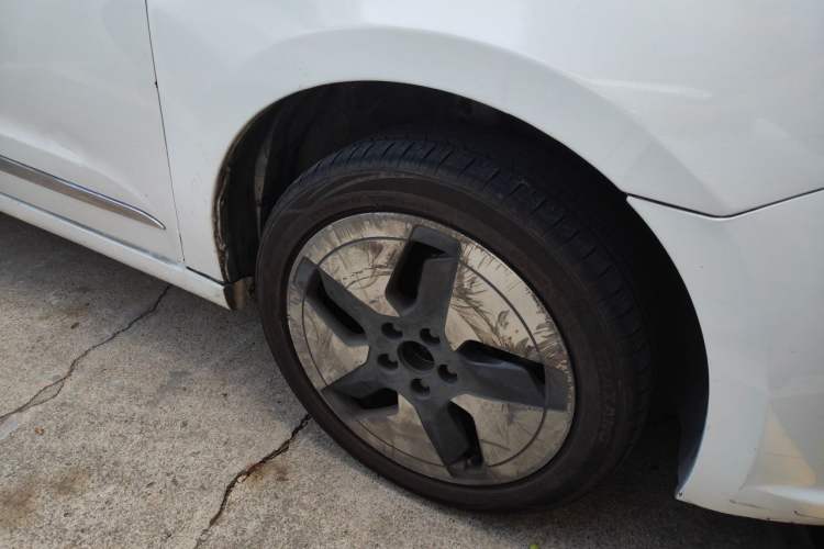 Used Dongfeng Aeolus E70 2021 Revised Version 3 500 Ultra-Comfort Edition Right Front Wheel Hub