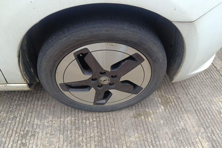 Used Dongfeng Aeolus E70 2021 Revised Version 500 Ultra-Comfort Edition Right Front Wheel Hub