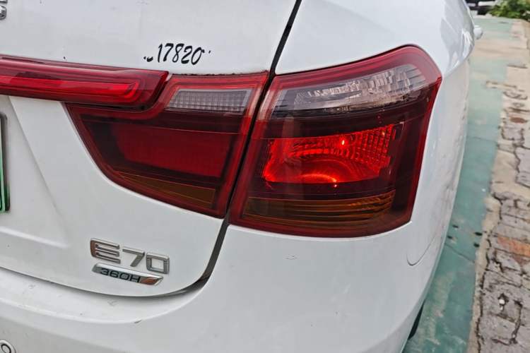 Used Dongfeng Aeolus E70 2021 Revised Version 360H Battery-Swap Edition Right Rear Taillight