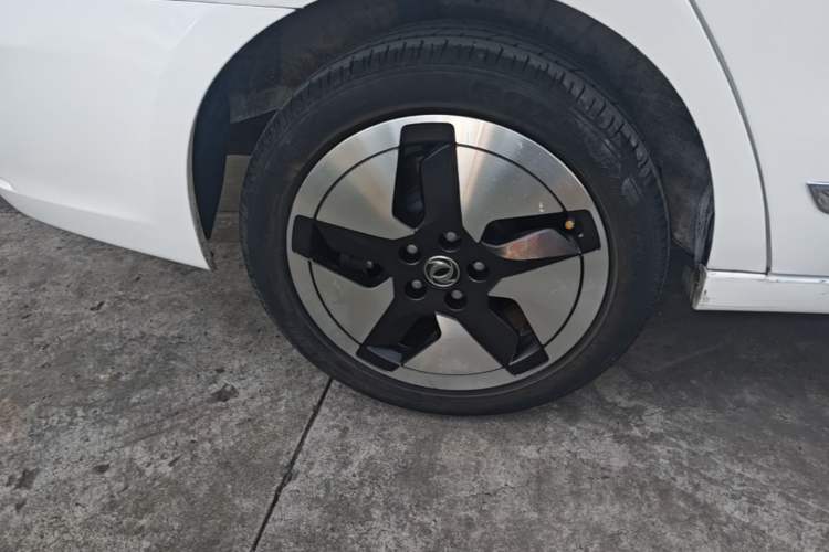 Used Dongfeng Aeolus E70 2021 Revised Version 3 500 Ultra-Comfort Edition Right Rear Wheel Hub