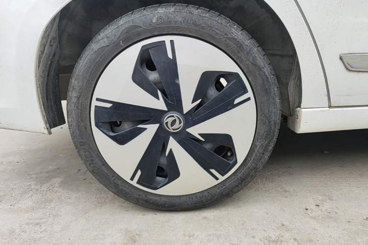 Used Dongfeng Aeolus E70 2021 Revised Version 3 500 Ultra-Comfort Edition Right Rear Wheel Hub
