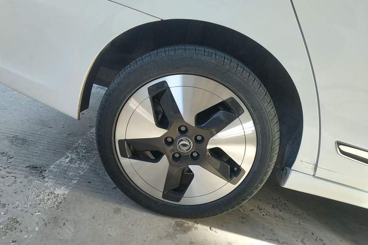 Used Dongfeng Aeolus E70 2021 Revised Version 360H Battery-Swap Edition Right Rear Wheel Hub
