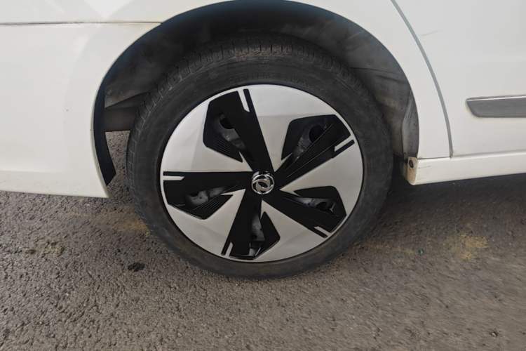 Used Dongfeng Aeolus E70 2021 Revised Version 3 500 Ultra-Comfort Edition Right Rear Wheel Hub