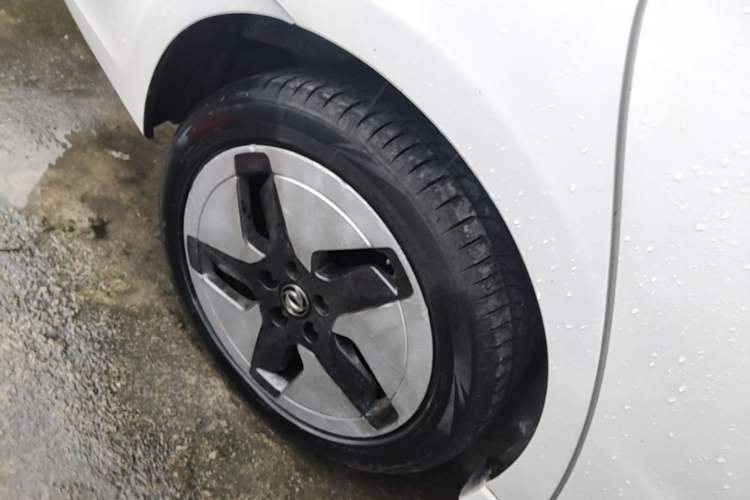 Used Dongfeng Aeolus E70 2021 Revised Version 500 Ultra-Comfort Edition Right Rear Wheel Hub