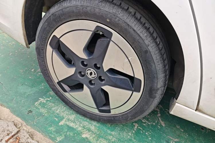 Used Dongfeng Aeolus E70 2021 Revised Version 360H Battery-Swap Edition Right Rear Wheel Hub