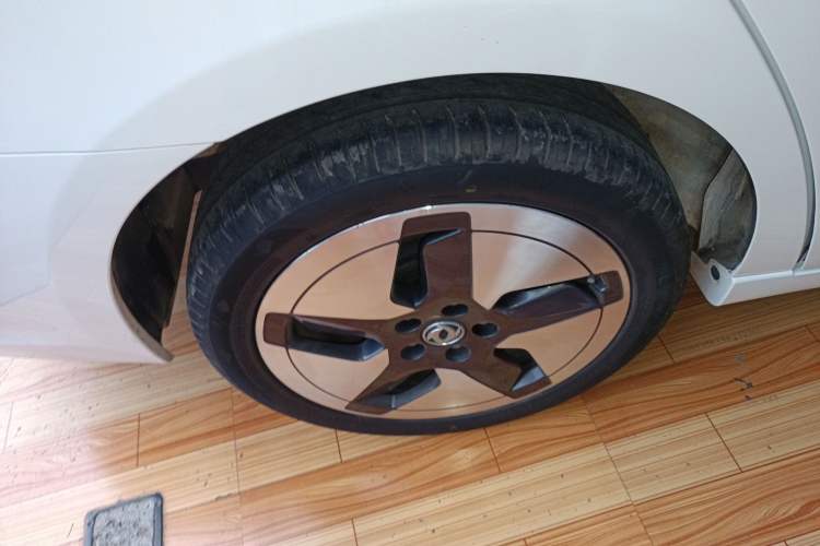Used Dongfeng Aeolus E70 2021 Revised Version 360H Battery-Swap Edition Right Rear Wheel Hub