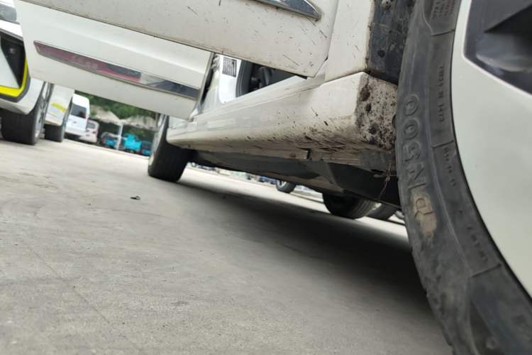 Used Dongfeng Aeolus E70 2021 Revised Version 3 500 Ultra-Comfort Edition Right Side Sill