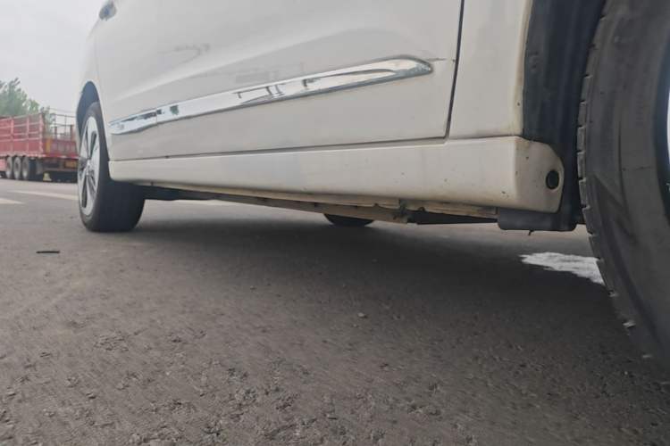 Used Dongfeng Aeolus E70 2021 Revised Version 3 500 Ultra-Comfort Edition Right Side Sill