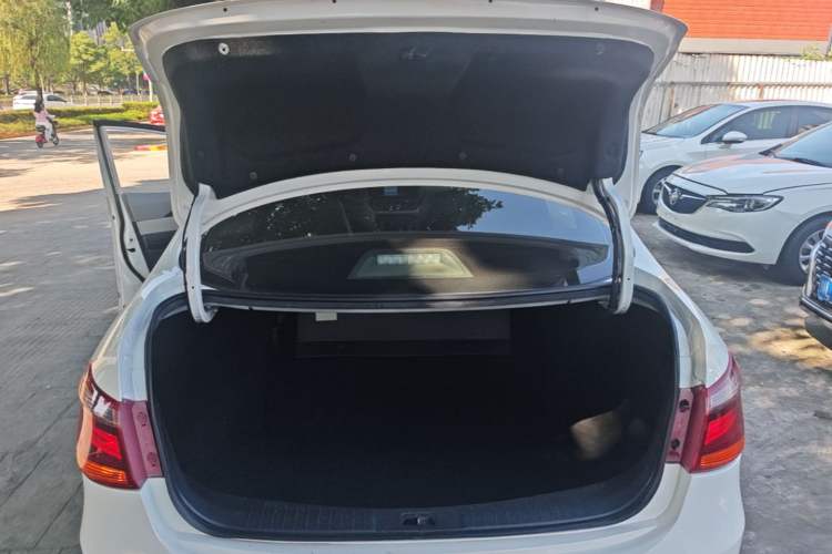 Used Dongfeng Aeolus E70 2021 Revised Version 3 500 Ultra-Comfort Edition Trunk