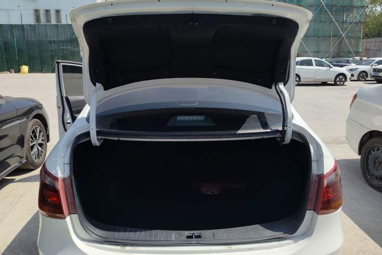 Used Dongfeng Aeolus E70 2021 Revised Version 360H Battery-Swap Edition Trunk