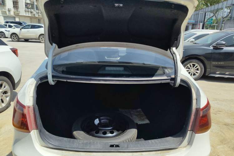 Used Dongfeng Aeolus E70 2021 Revised Version 360H Battery-Swap Edition Trunk