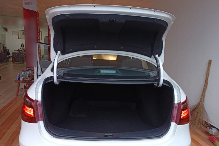 Used Dongfeng Aeolus E70 2021 Revised Version 360H Battery-Swap Edition Trunk