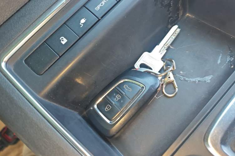 Used Dongfeng Aeolus E70 2021 Revised Version 3 500 Ultra-Comfort Edition Vehicle Key