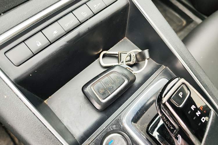 Used Dongfeng Aeolus E70 2021 Revised Version 3 500 Ultra-Comfort Edition Vehicle Key