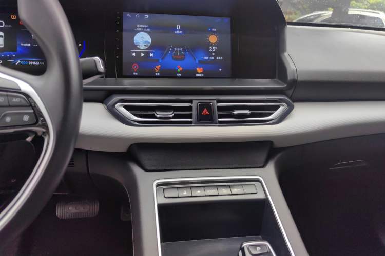 Used Dongfeng Aeolus E70 2022 500 Ultra-Enjoyment Edition Audio And AC Panel