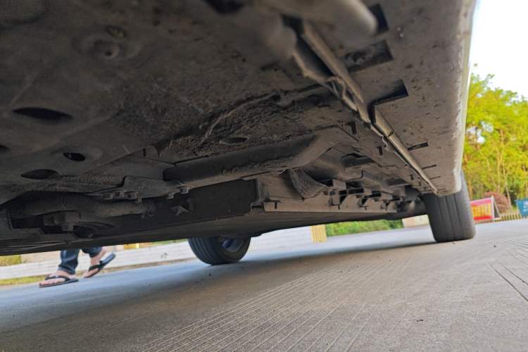 Used Dongfeng Aeolus E70  Chassis Front Left