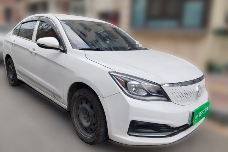 Used Dongfeng Aeolus E70 2022 500 Ultra-Enjoyment Edition Front Right 45 Deg