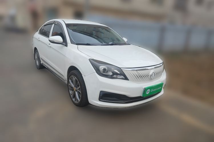 Used Dongfeng Aeolus E70 2022 500 Ultra-Enjoyment Edition Front Right 45 Deg