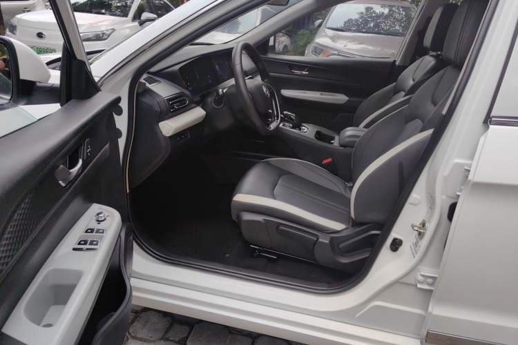 Used Dongfeng Aeolus E70 2022 500 Ultra-Enjoyment Edition Interior 1