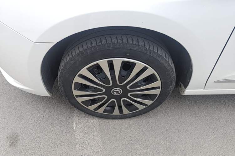 Used Dongfeng Aeolus E70 2022 500 PLUS Deluxe Edition Left Front Wheel Hub