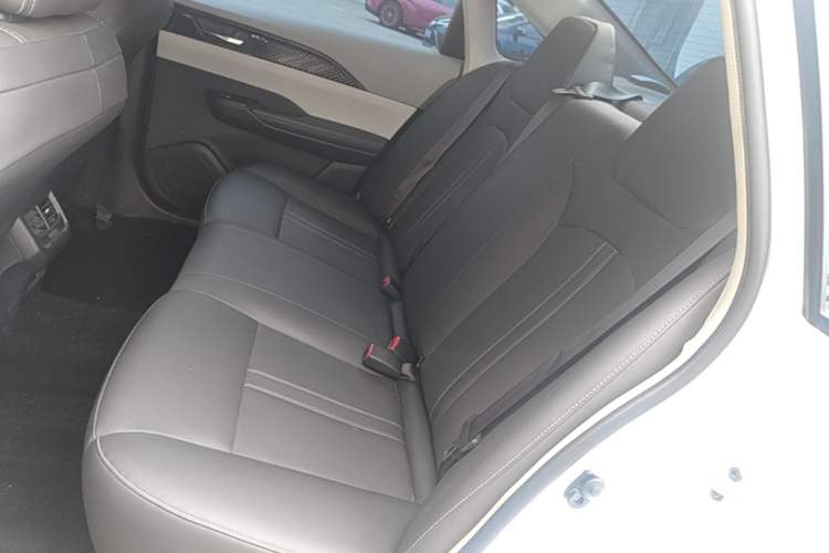 Used Dongfeng Aeolus E70 2022 500 PLUS Deluxe Edition Left Rear Seat