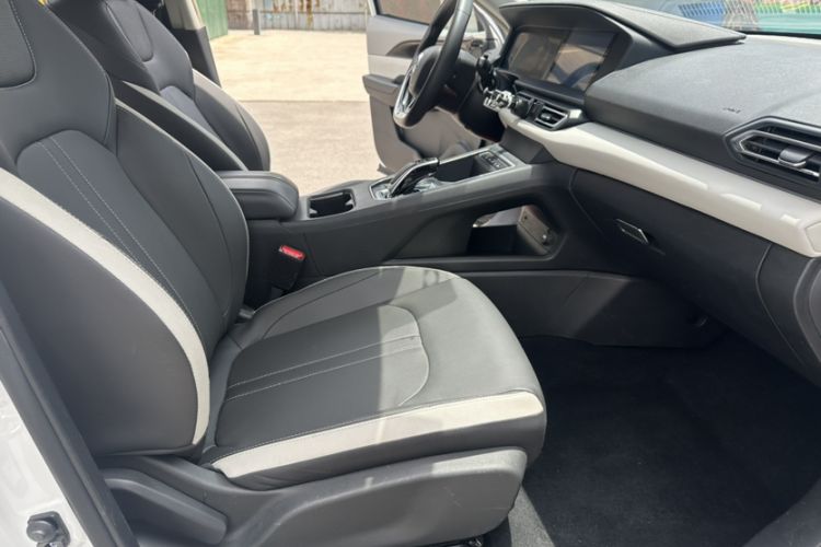 Used Dongfeng Aeolus E70 2022 500 PLUS Deluxe Edition Right Front Seat