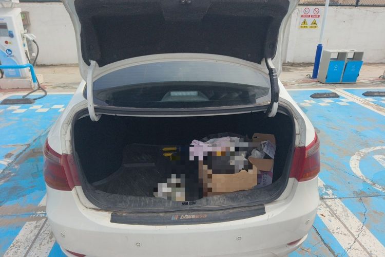 Used Dongfeng Aeolus E70  Trunk