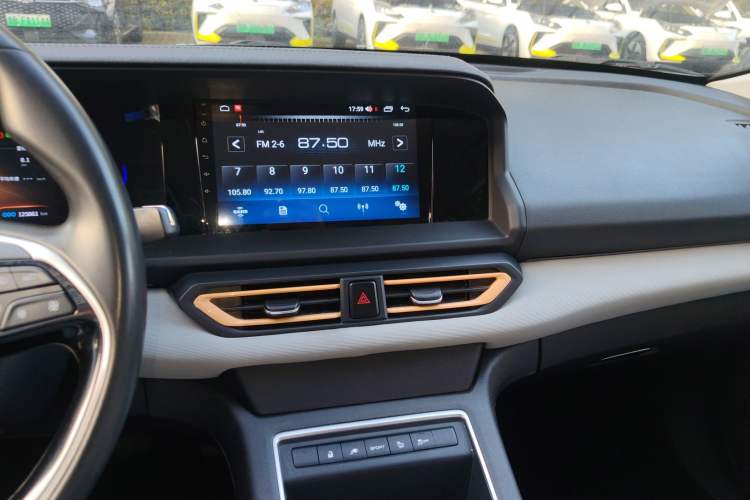 Used Dongfeng Aeolus E70 2023 Revised PRO Smart Drive Version Audio And AC Panel