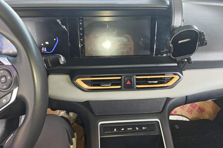 Used Dongfeng Aeolus E70 2023 Revised PRO Smart Drive Version Audio And AC Panel