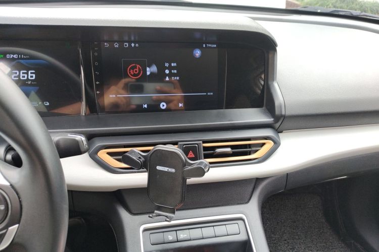 Used Dongfeng Aeolus E70 2023 400H Plug-in Hybrid Version Audio And AC Panel