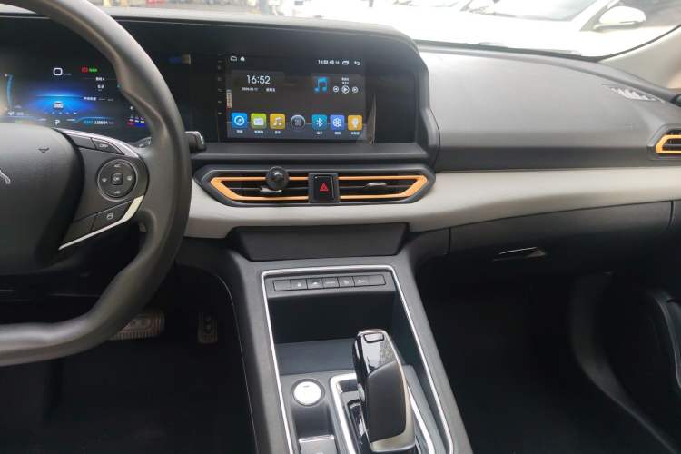 Used Dongfeng Aeolus E70 2023 Revised PRO Smart Drive Version Audio And AC Panel