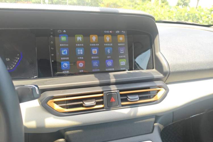 Used Dongfeng Aeolus E70 2023 Revised PRO Smart Drive Version Audio And AC Panel