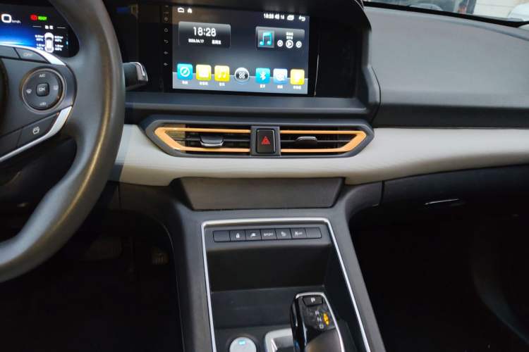 Used Dongfeng Aeolus E70 2023 Revised PRO Smart Drive Version Audio And AC Panel