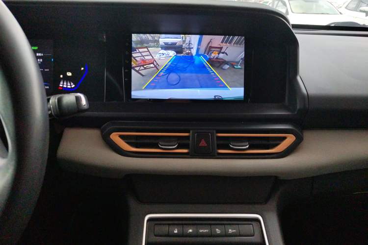 Used Dongfeng Aeolus E70 2023 Revised PRO Smart Drive Version Audio And AC Panel