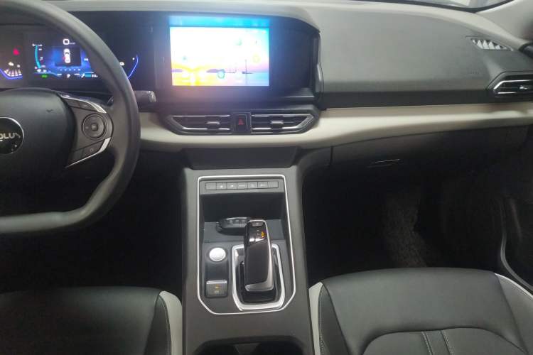 Used Dongfeng Aeolus E70 2023 500 Smart Edition Lithium Iron Phosphate 47.58 kWh Audio And AC Panel