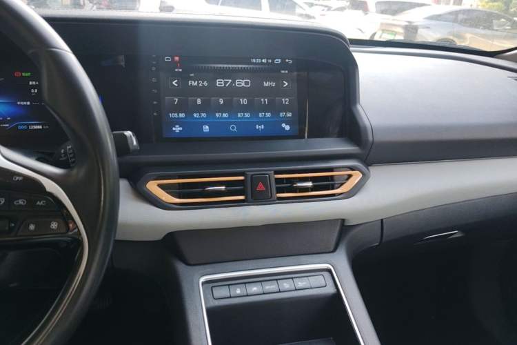 Used Dongfeng Aeolus E70 2023 Revised PRO Smart Drive Version Audio And AC Panel