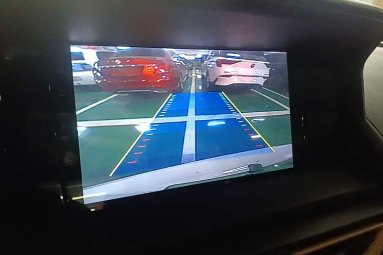 Used Dongfeng Aeolus E70 2023 Revised PRO Smart Drive Version Audio And AC Panel