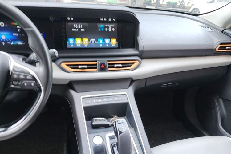 Used Dongfeng Aeolus E70 2023 Revised PRO Smart Drive Version Audio And AC Panel