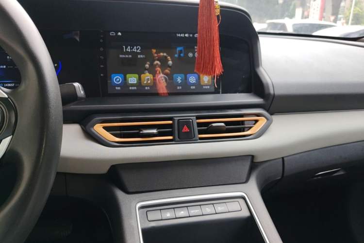 Used Dongfeng Aeolus E70 2023 Revised PRO Smart Drive Version Audio And AC Panel