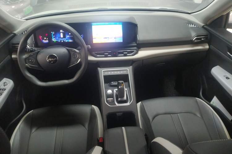 Used Dongfeng Aeolus E70 2023 500 Smart Edition Lithium Iron Phosphate 47.58 kWh Center Console