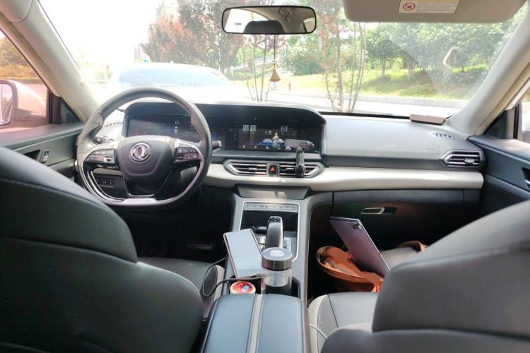 Used Dongfeng Aeolus E70 2023 500 Smart Version Lithium Iron Phosphate 48.6 kWh 110 kW Center Console