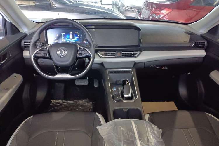 Used Dongfeng Aeolus E70 2023 500 Smart Version Lithium Iron Phosphate 48.6 kWh 110 kW Center Console