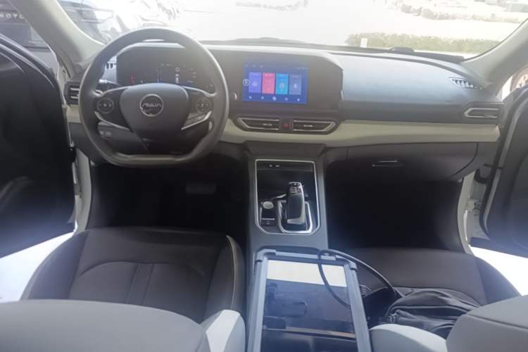 Used Dongfeng Aeolus E70 2023 400H Battery-Swap Rental Version Center Console