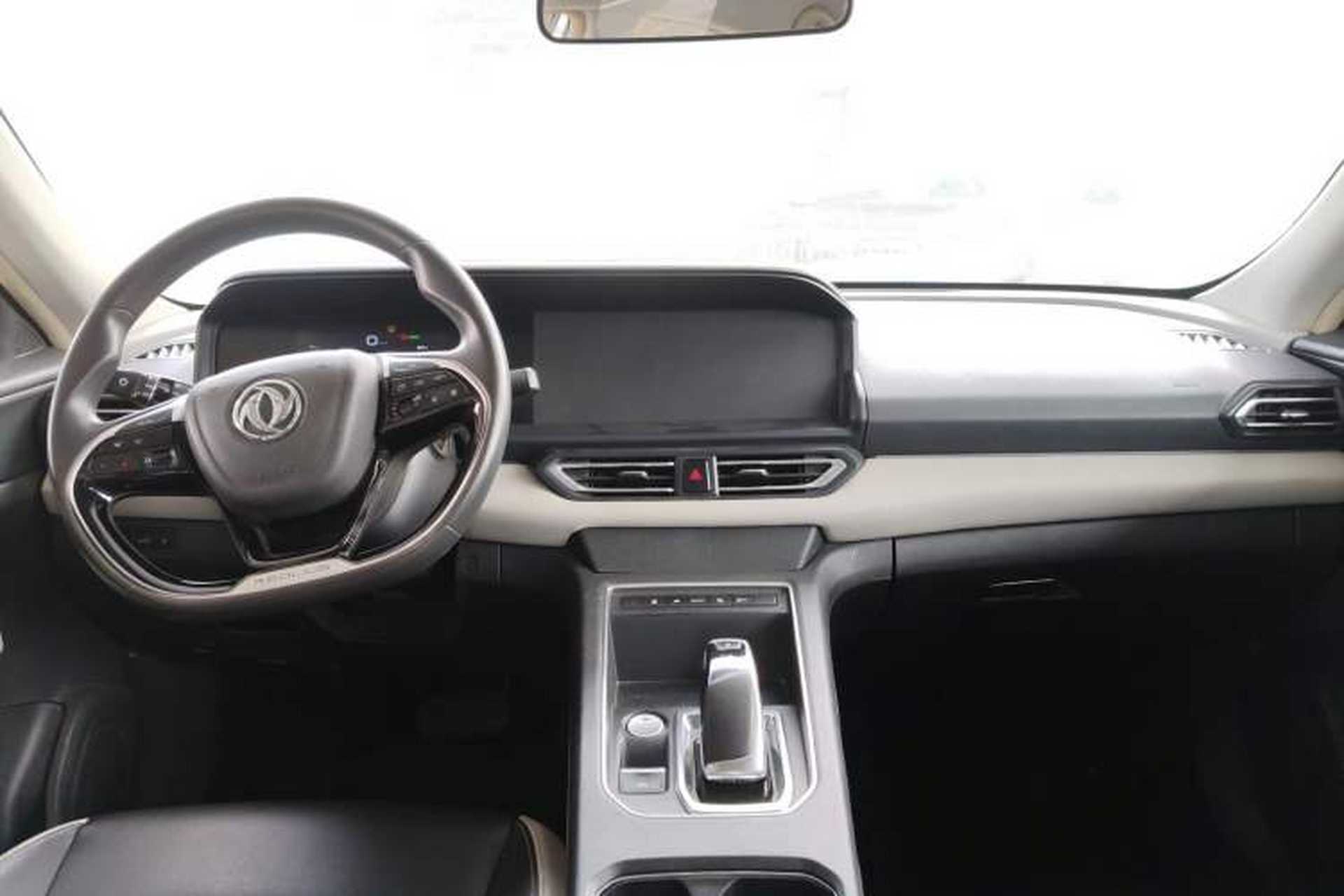 Used Dongfeng Aeolus E70 2023 500 Smart Edition Lithium Iron Phosphate 47.58 kWh Center Console